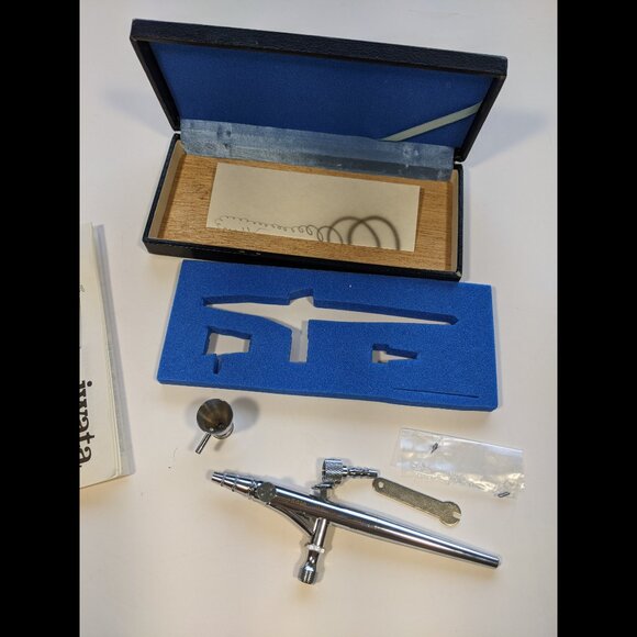 Vintage Iwata HP-SB Side Feed Airbrush with case Japan - WORKS - Picture 4 of 8